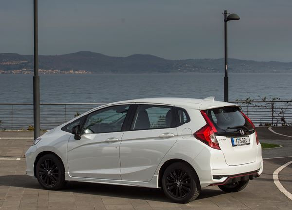 La Honda Jazz restylée reçoit une face avant « en aile »