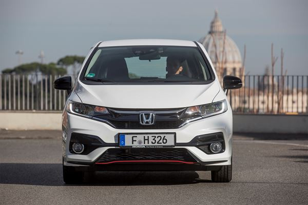 La Honda Jazz restylée reçoit une face avant « en aile »