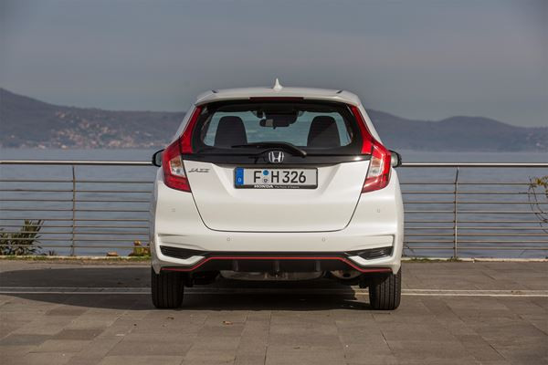 La Honda Jazz restylée reçoit une face avant « en aile »