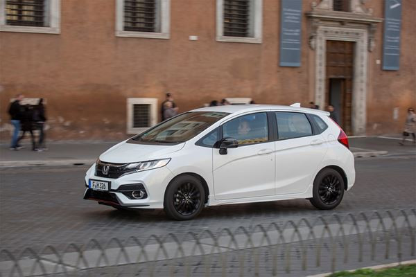 La Honda Jazz restylée reçoit une face avant « en aile »