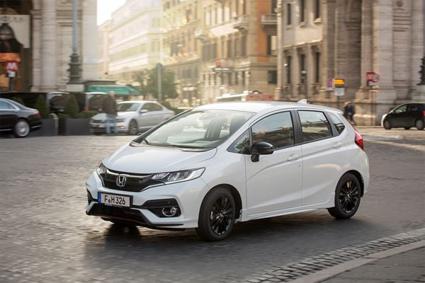 La Honda Jazz restylée reçoit une face avant « en aile »
