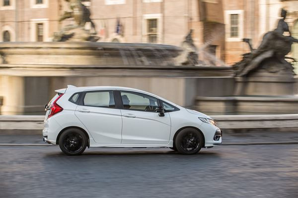 La Honda Jazz restylée reçoit une face avant « en aile »