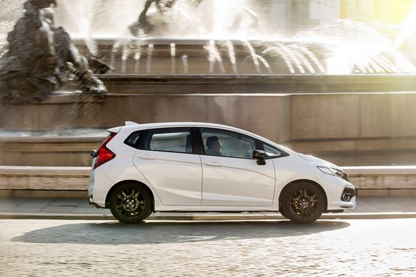 La Honda Jazz restylée reçoit une face avant « en aile »