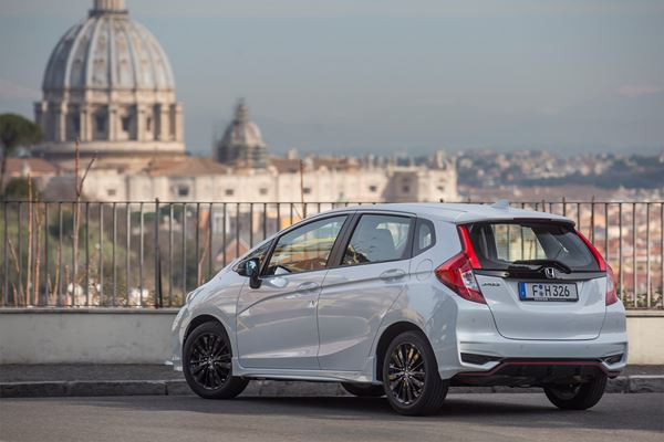 La Honda Jazz restylée reçoit une face avant « en aile »