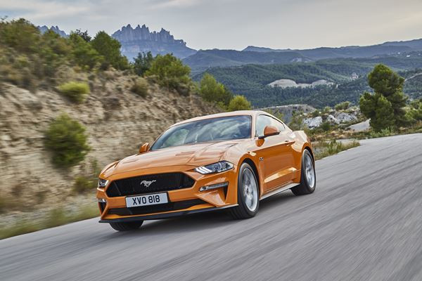 La Ford Mustang se singularise par un profil plus athlétique
