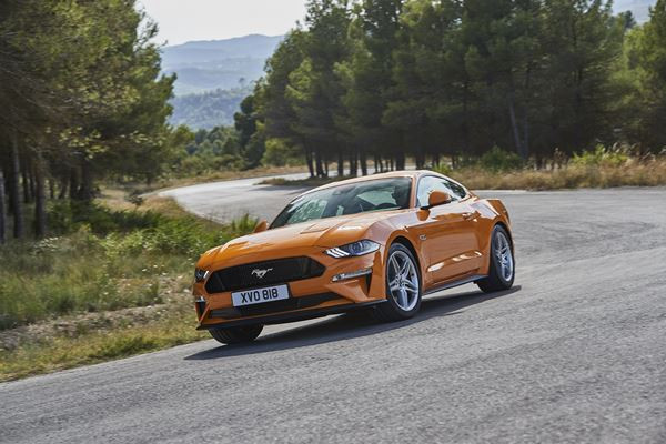 La Ford Mustang se singularise par un profil plus athlétique
