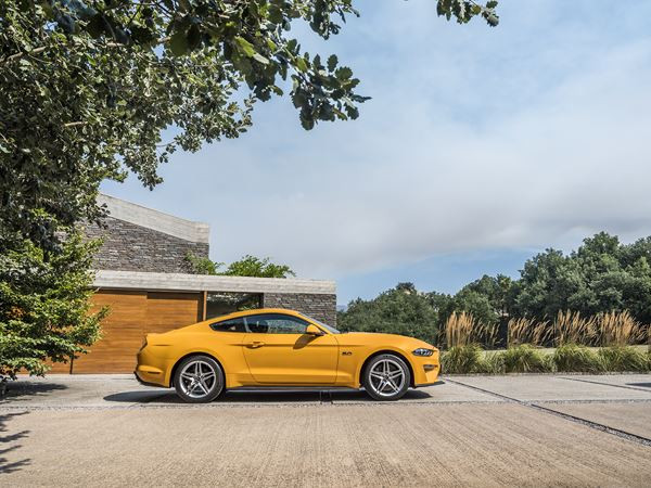 La Ford Mustang se singularise par un profil plus athlétique