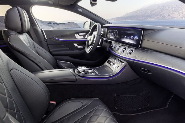 Mercedes CLS : un coupé quatre portes à la silhouette fluide aux lignes épurées