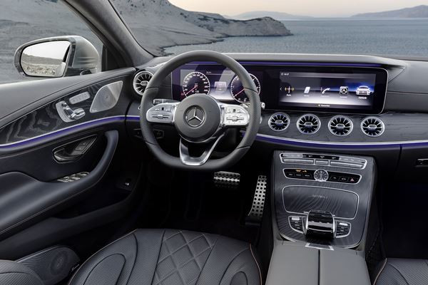 Mercedes CLS : un coupé quatre portes à la silhouette fluide aux lignes épurées