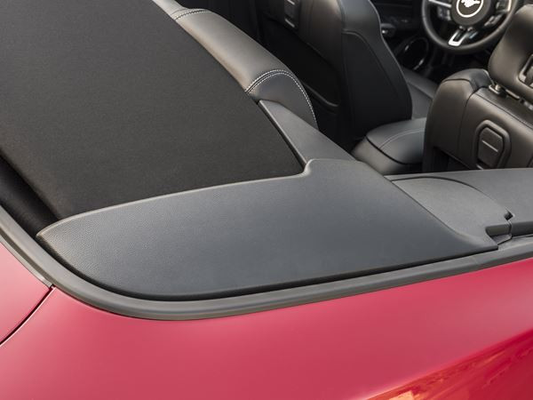 La Ford Mustang Cabriolet embarque un bloc V8 de 450 ch