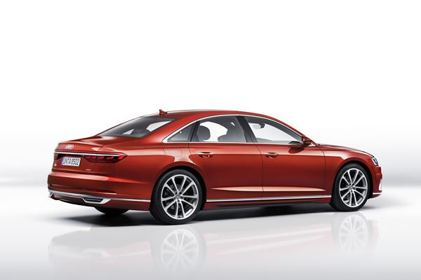 La berline de luxe Audi A8 trace la route de la conduite autonome