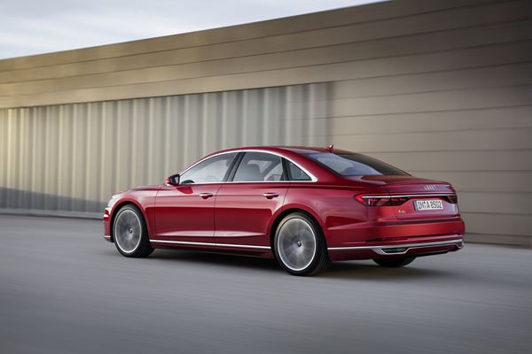 La berline de luxe Audi A8 trace la route de la conduite autonome