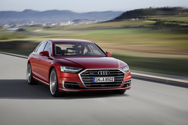 La berline de luxe Audi A8 trace la route de la conduite autonome