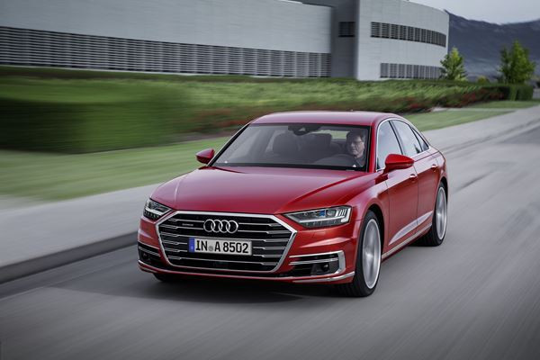 La berline de luxe Audi A8 trace la route de la conduite autonome