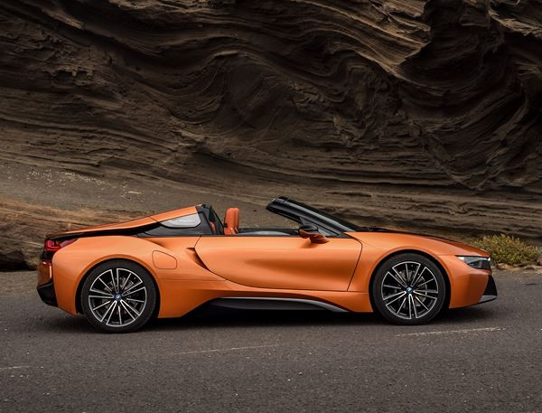 La BMW i8 plug-in hybride se décline en roadster