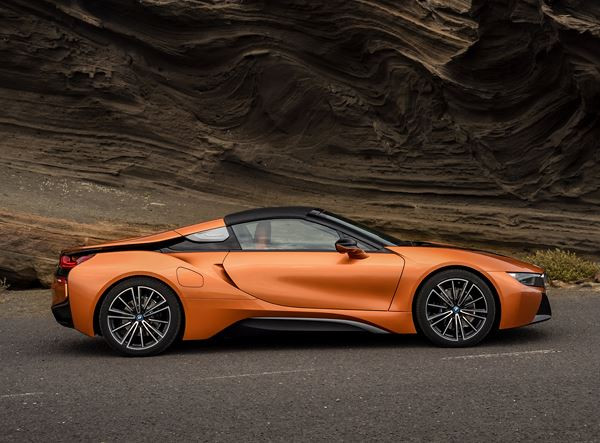 La BMW i8 plug-in hybride se décline en roadster