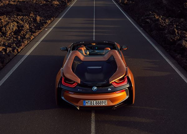 La BMW i8 plug-in hybride se décline en roadster