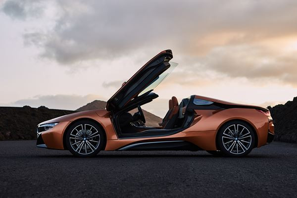 La BMW i8 plug-in hybride se décline en roadster