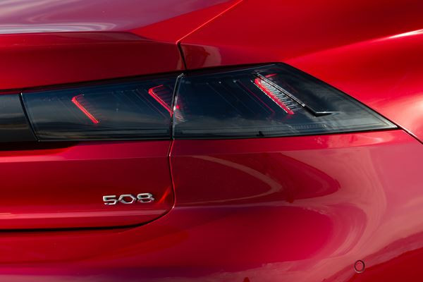 Peugeot 508 : une berline radicale à l’architecture basse et compacte