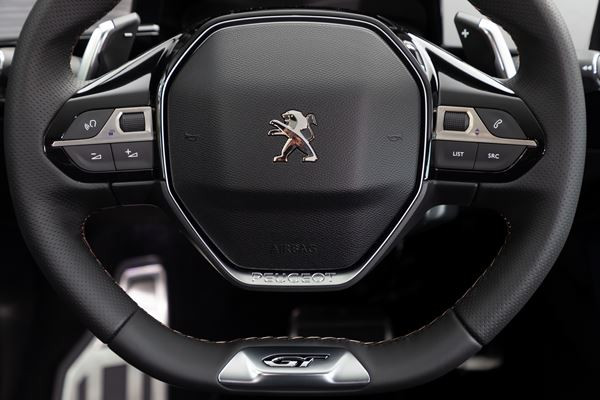 Peugeot 508 : une berline radicale à l’architecture basse et compacte