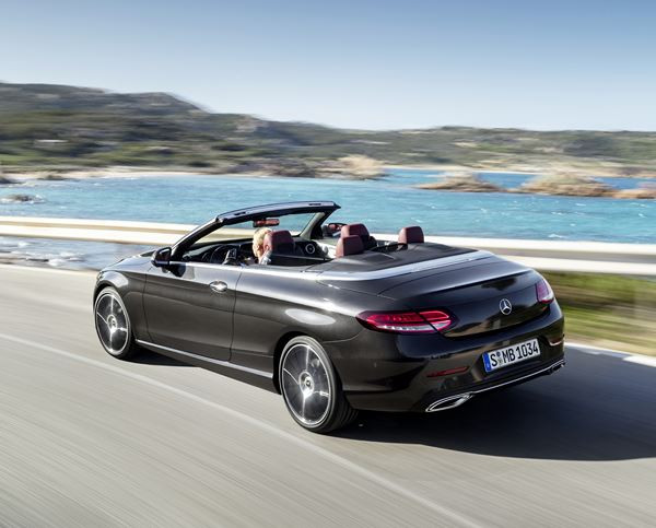 La Mercedes Classe C Cabriolet reçoit des phares LED hautes performances