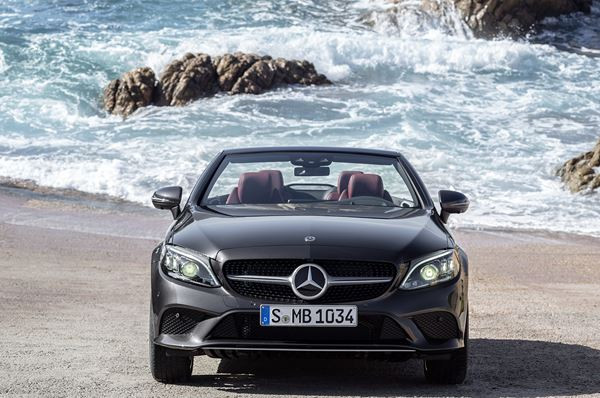 La Mercedes Classe C Cabriolet reçoit des phares LED hautes performances