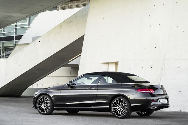 La Mercedes Classe C Cabriolet reçoit des phares LED hautes performances