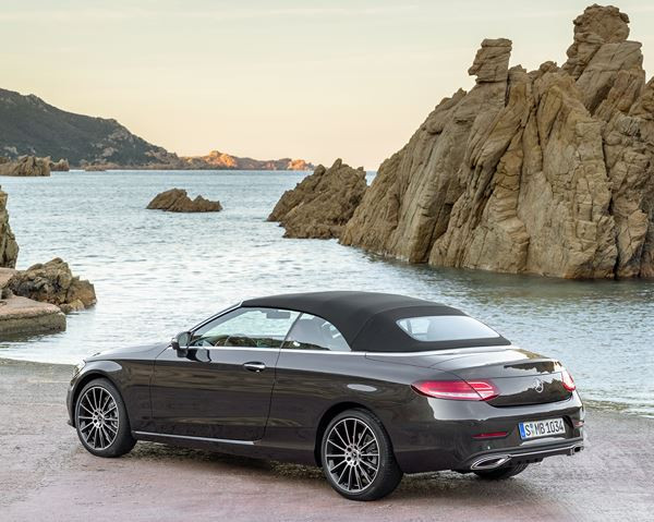 La Mercedes Classe C Cabriolet reçoit des phares LED hautes performances
