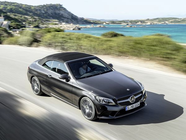 La Mercedes Classe C Cabriolet reçoit des phares LED hautes performances