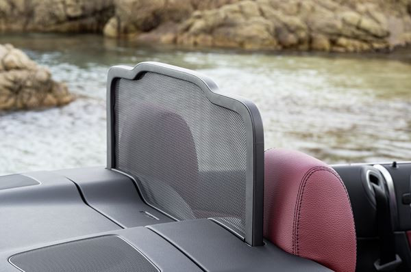 La Mercedes Classe C Cabriolet reçoit des phares LED hautes performances