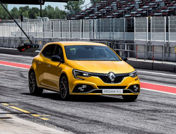 La Renault Mégane R.S. Trophy débite 300 ch