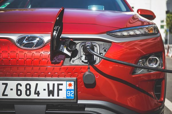 Le SUV urbain Hyundai Kona se décline en version électrique