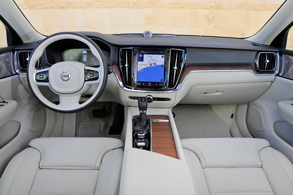 Volvo V60: un break familial esthétique au sens pratique