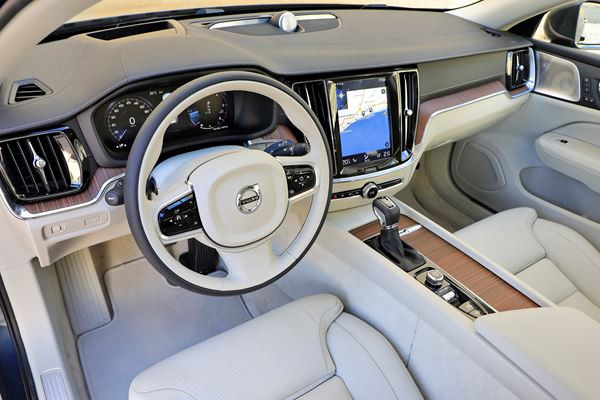 Volvo V60: un break familial esthétique au sens pratique