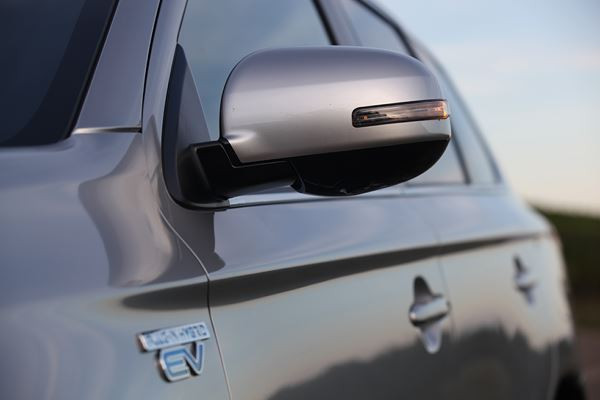 Le SUV Mitsubishi Outlander PHEV hybride rechargeable gagne en puissance