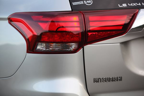 Le SUV Mitsubishi Outlander PHEV hybride rechargeable gagne en puissance