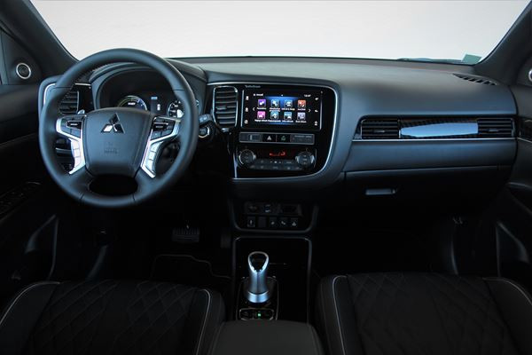 Le SUV Mitsubishi Outlander PHEV hybride rechargeable gagne en puissance