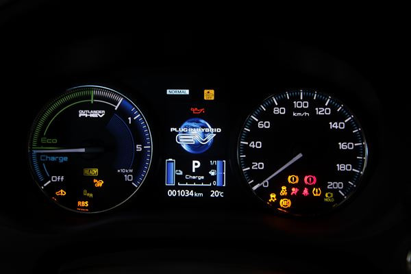 Le SUV Mitsubishi Outlander PHEV hybride rechargeable gagne en puissance