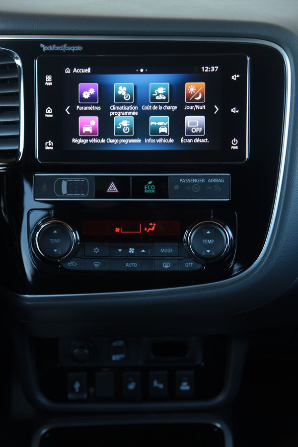 Le SUV Mitsubishi Outlander PHEV hybride rechargeable gagne en puissance