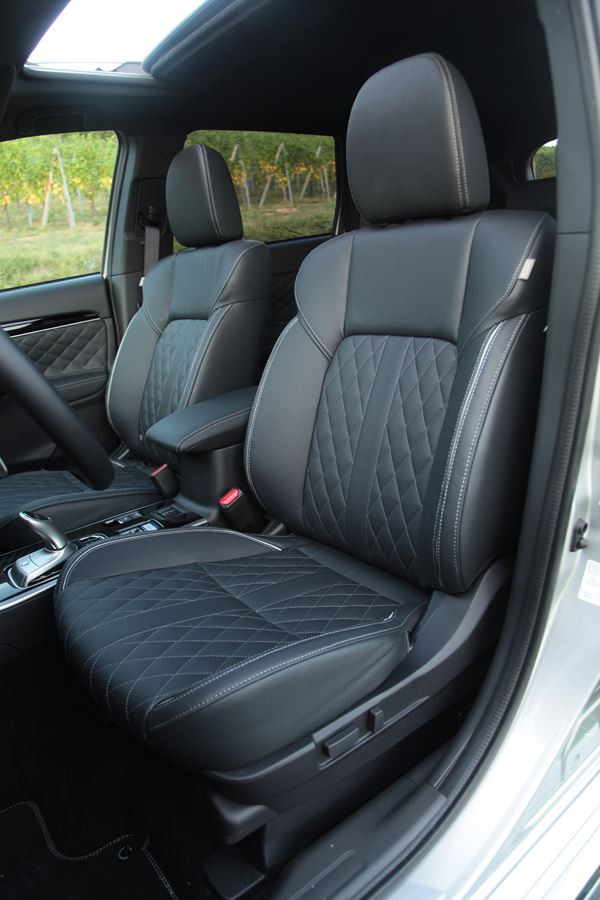 Le SUV Mitsubishi Outlander PHEV hybride rechargeable gagne en puissance