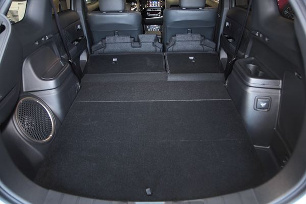 Le SUV Mitsubishi Outlander PHEV hybride rechargeable gagne en puissance