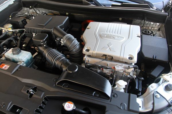 Le SUV Mitsubishi Outlander PHEV hybride rechargeable gagne en puissance