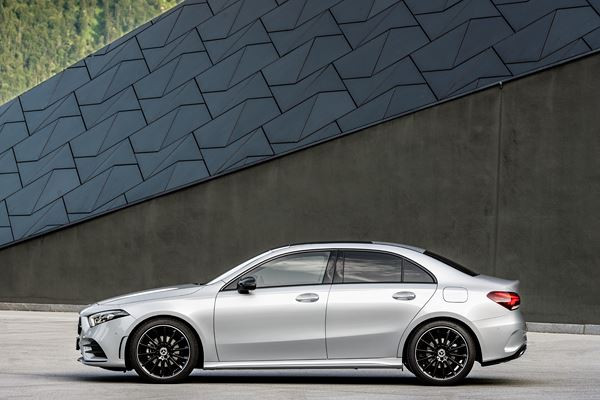 Mercedes Classe A Berline: une berline quatre portes compacte à coffre séparé