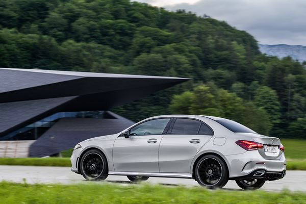 Mercedes Classe A Berline: une berline quatre portes compacte à coffre séparé