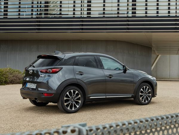 Le Mazda CX-3 restylé affiche une calandre redessinée