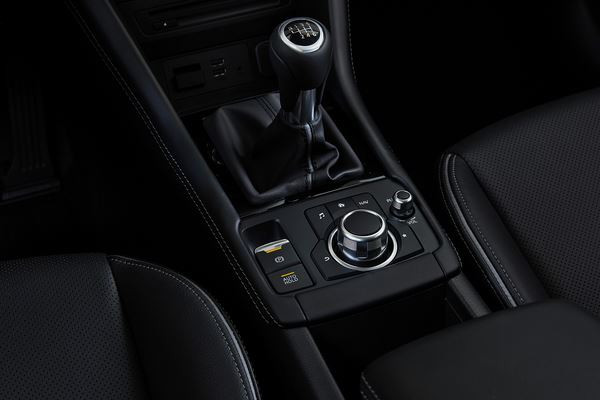 Le Mazda CX-3 restylé affiche une calandre redessinée
