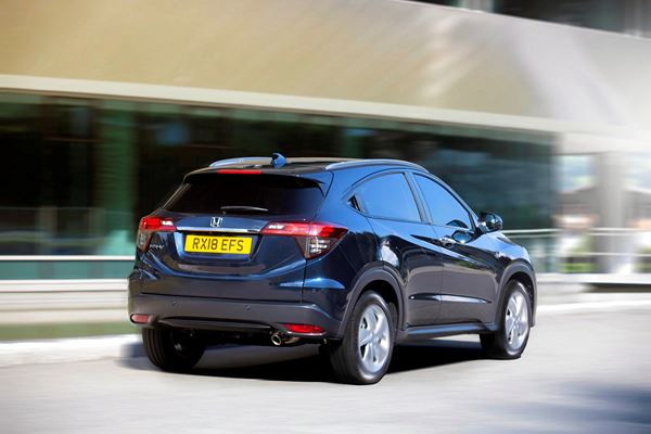 Le SUV compact Honda HR-V s'offre un panneau chromé au-dessus de la calandre