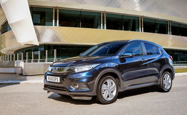 Le SUV compact Honda HR-V s'offre un panneau chromé au-dessus de la calandre