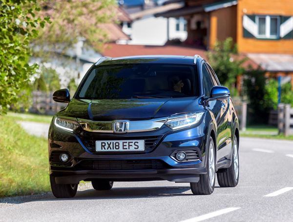 Le SUV compact Honda HR-V s'offre un panneau chromé au-dessus de la calandre
