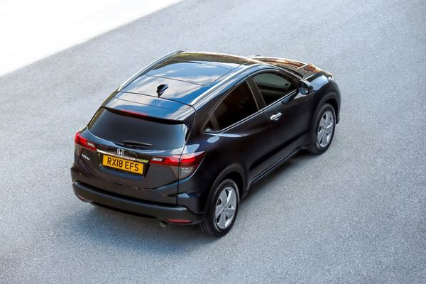 Le SUV compact Honda HR-V s'offre un panneau chromé au-dessus de la calandre